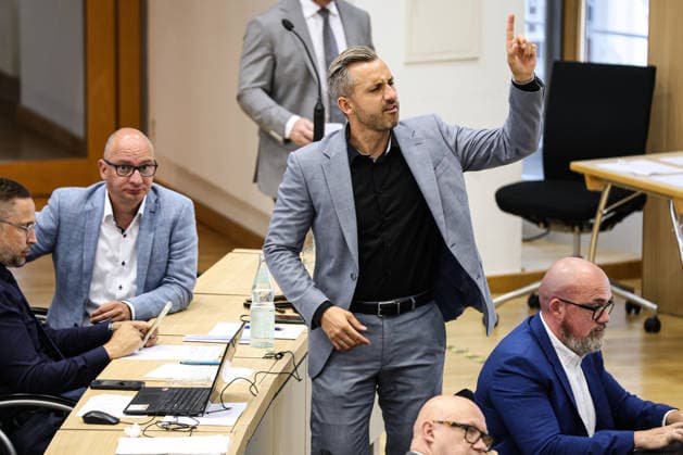 Fraktionsvorsitzender Ulrich Siegmund (AfD, Sachsen Anhalt) und Dr. Hans Thomas Tillschneider (AfD) - Landtagssitzung im Landtag von Sachsen Anhalt in Magdeburg *** Ulrich Siegmund, AfD Caucus Chair, Saxony-Anhalt, and Dr. Hans Thomas Tillschneider, AfD, at a state legislative session in the Saxony-Anhalt State Parliament in Magdeburg