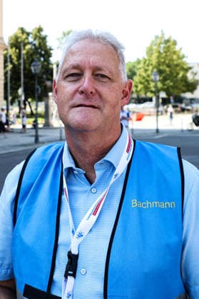 Pressesprecher Uwe Bachmann (Landeskriminalamt Sachsen-Anhalt) - ACHTUNG PRÄVENTIONSSCHWERPUNKT -‹ aktiv gegen Straftaten zum Nachteil älterer Menschen. Am 25. Juni lassen Mitarbeiter vom LKA vom Rathausbalkon Flyer in Form von 100 Euro und 50 Euro Geldcheinen regnen. Zum Mittag wird die selbe Aktion noch einmal im Allee-Center in Magdeburg (Sachsen-Anhalt) durchgeführt. *** Press Spokesperson Uwe Bachmann, Saxony-Anhalt State Criminal Police Office (LKA) ATTENTION: PREVENTION FOCUS ‹ Taking Active Measures Against Crimes Against the Elderly On June 25, LKA staff will scatter flyers shaped like 100-euro and 50-euro bills from the town hall balcony. At noon, the same campaign will be repeated at the Allee Center in Magdeburg, Saxony-An