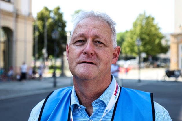 Pressesprecher Uwe Bachmann (Landeskriminalamt Sachsen-Anhalt) - ACHTUNG PRÄVENTIONSSCHWERPUNKT -‹ aktiv gegen Straftaten zum Nachteil älterer Menschen. Am 25. Juni lassen Mitarbeiter vom LKA vom Rathausbalkon Flyer in Form von 100 Euro und 50 Euro Geldcheinen regnen. Zum Mittag wird die selbe Aktion noch einmal im Allee-Center in Magdeburg (Sachsen-Anhalt) durchgeführt. *** Press Spokesperson Uwe Bachmann, Saxony-Anhalt State Criminal Police Office (LKA) ATTENTION: PREVENTION FOCUS ‹ Taking Active Measures Against Crimes Against the Elderly On June 25, LKA staff will scatter flyers shaped like 100-euro and 50-euro bills from the town hall balcony. At noon, the same campaign will be repeated at the Allee Center in Magdeburg, Saxony-An
