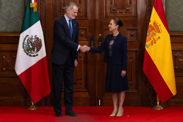 June 25, 2026, Mexico City, Mexico: Mexican President CLAUDIA SHEINBAUM PARDO welcomed KING FELIPE VI of Spain to the National Palace during the monarchs first official visit to Mexico in more than seven years and his first meeting with the current federal administration. The private meeting took place before the King traveled to Guadalajara to attend the 2026 FIFA World Cup match between Spain and Uruguay. Mexico City Mexico - ZUMAl178 20260625_znp_l178_003 Copyright: xCristianxLeyvax