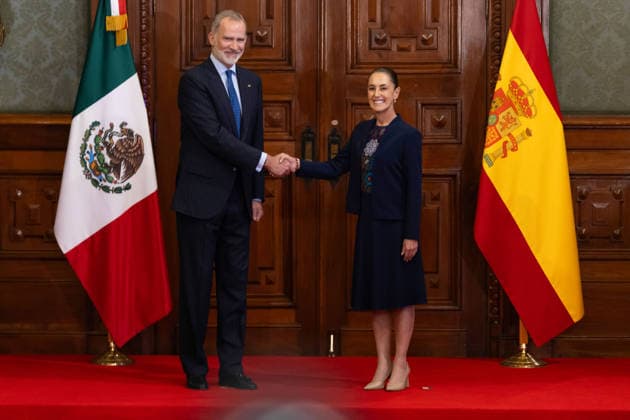 June 25, 2026, Mexico City, Mexico: Mexican President CLAUDIA SHEINBAUM PARDO welcomed KING FELIPE VI of Spain to the National Palace during the monarchs first official visit to Mexico in more than seven years and his first meeting with the current federal administration. The private meeting took place before the King traveled to Guadalajara to attend the 2026 FIFA World Cup match between Spain and Uruguay. Mexico City Mexico - ZUMAl178 20260625_znp_l178_011 Copyright: xCristianxLeyvax