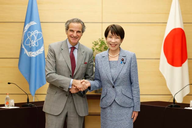 June 26, 2026, Tokyo, Japan: (L to R) Rafael Mariano Grossi Director General of the International Atomic Energy Agency (IAEA) poses for a photo with Japanese Prime Minister Sanae Takaichi during a courtesy visit to Takaichi at the prime minister s office in Tokyo. Tokyo Japan - ZUMAm191 20260626_aap_m191_002 Copyright: xRodrigoxReyesxMarinx