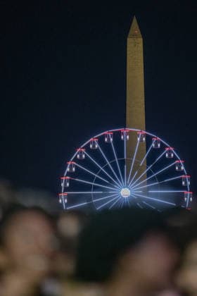 June 25, 2026, Washington, District Of Columbia, United States: A Ferris wheel at the Great American State Fair is seen with the Washington Monument in the background on the National Mall in Washington, D.C. The fair is part of the Freedom 250 kickoff celebration marking the launch of the White House-led initiative commemorating the upcoming 250th anniversary of the United States. Washington United States - ZUMAk206 20260625_znp_k206_046 Copyright: xMattxKaminskyx