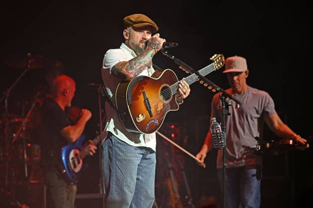 Zac Brown performing at British Airways ARC in London LONDON, ENGLAND - JUNE 25: Zac Brown performing at British Airways ARC, Olympia on June 25, 2026 in London, England CAP MAR MAR Great Britain UK Copyright: xMartinxHarris CapitalxPicturesx