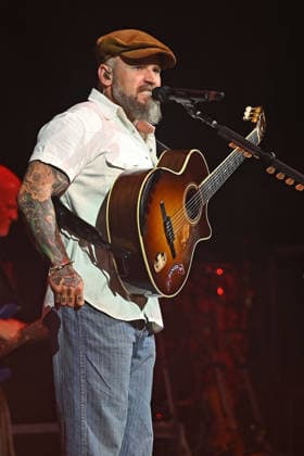 Zac Brown performing at British Airways ARC in London LONDON, ENGLAND - JUNE 25: Zac Brown performing at British Airways ARC, Olympia on June 25, 2026 in London, England CAP MAR MAR Great Britain UK Copyright: xMartinxHarris CapitalxPicturesx