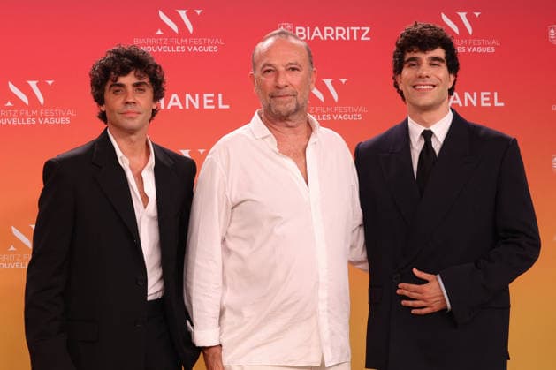 Jérôme Pulis Etchevers with Javier Ambrossi and Javier Calvo at the La Gare du Midi theater in Biarritz as part of the Biarritz Film Festival Nouvelles Vagues on June 25, 2026 Jean Marc Lhomer Bestimage Celebs at the La Gare du Midi theater in Biarritz as part of the Biarritz Film Festival – Nouvelles Vagues on June 25, 2026, in Biarritz, France  Copyright: xJean-MarcxLhomerx xBestimagexJean-MarcxLhomerx xBestimagex