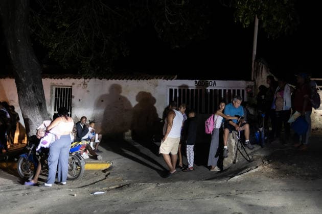 Death toll from Venezuela earthquakes rises to 235 LA GUAIRA, VENEZUELA - JUNE 26:Rescue teams continue searching the rubble of collapsed buildings for survivors following the devastating earthquake in Caraballeda, La Guaira, Venezula on June 26, 2026. The death toll in the back-to-back earthquakes that devastated Venezuela’s northern coast on Wednesday has risen to 235, with more than 4,300 others injured, Health Minister Carlos Alvarado confirmed Thursday. Diko Betancourt Anadolu La Guaira Venezuela. Editorial use only. Please get in touch for any other usage.  Copyright: x2026xAnadoluxDikoxBetancourtx