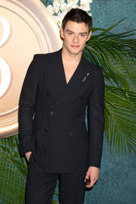 Louis Partridge bei der Weltpremiere des Netflix-Films Enola Holmes 3 im Plaza Hotel. New York, 25.06.2026 *** Louis Partridge at the world premiere of the Netflix film *Enola Holmes 3* at the Plaza Hotel in New York, June 25, 2026 Foto:xJ.xShorex xFuturexImagex holmes_6635
