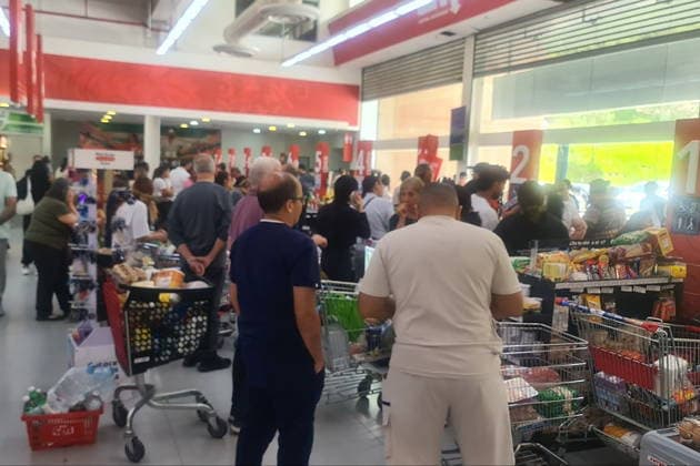 VENEZUELA, CARACAS - JUNE 26, 2026: People stock up on groceries in a supermarket. According to Carlos Alvarado, Minister of the People s Power for Health, Venezuela earthquake on 24 June killed 235 people and injured over 4,300. Video grab. Best quality available Caracas Venezuela  - ZUMAt113 20260626_zaa_t113_004 Copyright: xMikhailxMakeyevx