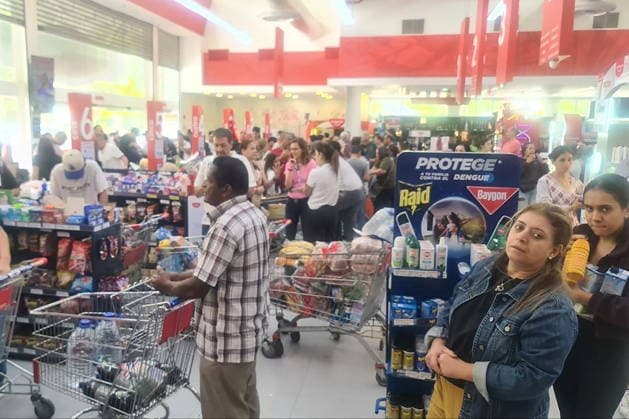 VENEZUELA, CARACAS - JUNE 26, 2026: People stock up on groceries in a supermarket. Venezuela earthquake on 24 June killed 235 people and injured over 4,300, according to Carlos Alvarado, Minister of the People s Power for Health. Video grab. Best quality available Caracas Venezuela  - ZUMAt113 20260626_zaa_t113_005 Copyright: xMikhailxMakeyevx