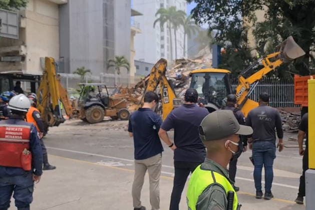 VENEZUELA, CARACAS - JUNE 26, 2026: Tractors clear debris after an earthquake. According to Carlos Alvarado, Minister of the People s Power for Health, Venezuela earthquake on 24 June killed 235 people and injured over 4,300. Video grab. Best quality available Caracas Venezuela  - ZUMAt113 20260626_zaa_t113_008 Copyright: xMikhailxMakeyevx
