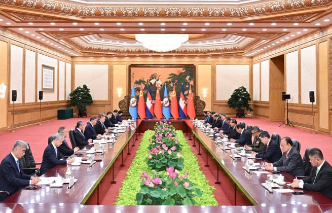(260626) -- BEIJING, June 26, 2026 -- Xi Jinping, general secretary of the Communist Party of China Central Committee and Chinese president, meets with Cambodian People s Party President and Senate President Samdech Techo Hun Sen at the Great Hall of the People in Beijing, capital of China, on June 26, 2026. ) CHINA-BEIJING-XI JINPING-CAMBODIA-HUN SEN-MEETING (CN) YuexYuewei 