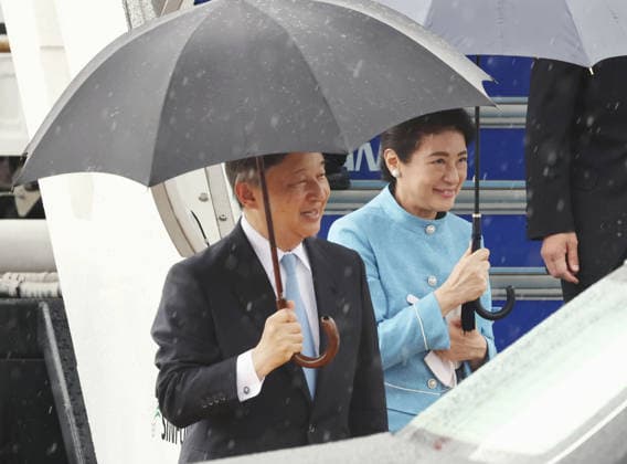 Emperor, empress return home Japanese Emperor Naruhito and Empress Masako arrive at Tokyo s Haneda airport on June 26, 2026, following their official trip to the Netherlands and Belgium.  A14AA0005620363P