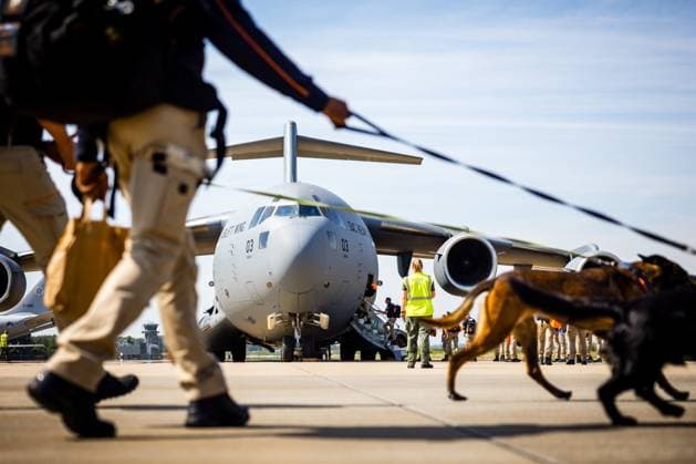 EINDHOVEN - A Dutch rescue team is departing from Eindhoven Air Base for Venezuela to provide aid following the earthquakes that struck the country. The Urban Search and Rescue team is heading there with 65 rescue workers, eight dogs, and equipment. ROB ENGELAAR ANP netherlands out - belgium out  Copyright: xx x562040996x originalFilename: 562040996.jpg