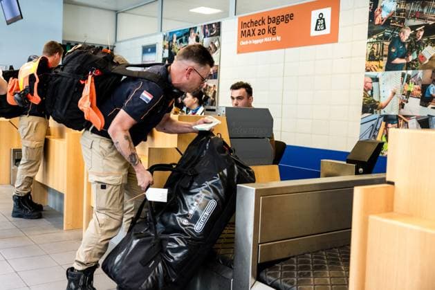 EINDHOVEN - A Dutch rescue team is departing from Eindhoven Air Base for Venezuela to provide aid following the earthquakes that struck the country. The Urban Search and Rescue team is heading there with 65 rescue workers, eight dogs, and equipment. ROB ENGELAAR ANP netherlands out - belgium out  Copyright: xx x562041130x originalFilename: 562041130.jpg