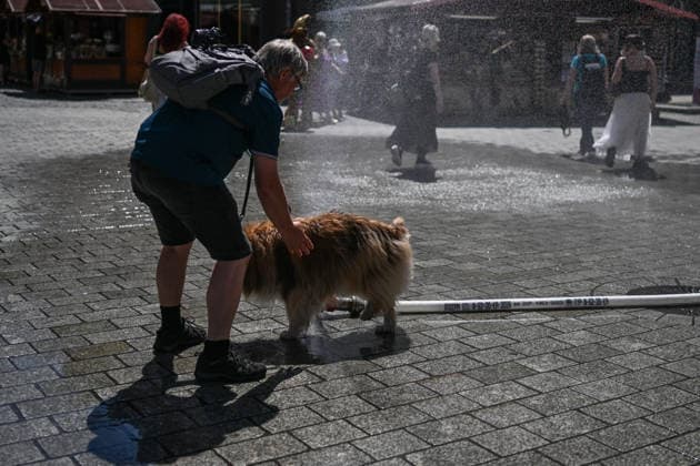African heatwave reaches Poland WROCLAW, POLAND - JUNE 26: People refresh themselves by a city water curtain due to high temperatures in Wroclaw, Poland on June 26, 2026. An African heatwave that has been all over Europe is now reaching Poland. Coming days is expected temperatures to reach 40 Celsius degrees in several parts of the country. Omar Marques Anadolu Wroclaw Poland. Editorial use only. Please get in touch for any other usage.  Copyright: x2026xAnadoluxOmarxMarquesx