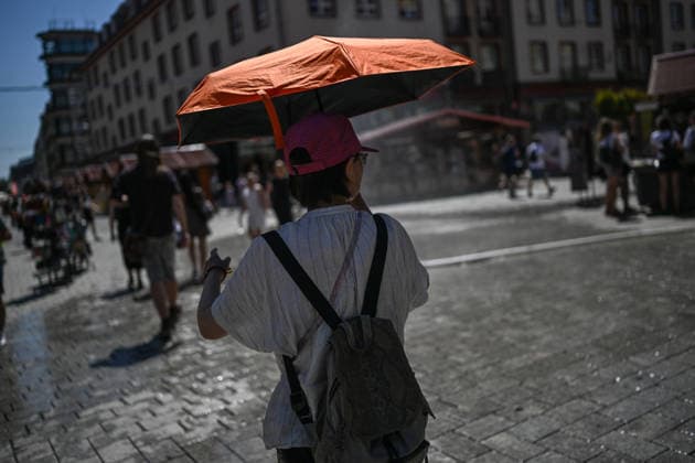 African heatwave reaches Poland WROCLAW, POLAND - JUNE 26: People refresh themselves by a city water curtain due to high temperatures in Wroclaw, Poland on June 26, 2026. An African heatwave that has been all over Europe is now reaching Poland. Coming days is expected temperatures to reach 40 Celsius degrees in several parts of the country. Omar Marques Anadolu Wroclaw Poland. Editorial use only. Please get in touch for any other usage.  Copyright: x2026xAnadoluxOmarxMarquesx