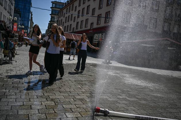 African heatwave reaches Poland WROCLAW, POLAND - JUNE 26: People refresh themselves by a city water curtain due to high temperatures in Wroclaw, Poland on June 26, 2026. An African heatwave that has been all over Europe is now reaching Poland. Coming days is expected temperatures to reach 40 Celsius degrees in several parts of the country. Omar Marques Anadolu Wroclaw Poland. Editorial use only. Please get in touch for any other usage.  Copyright: x2026xAnadoluxOmarxMarquesx