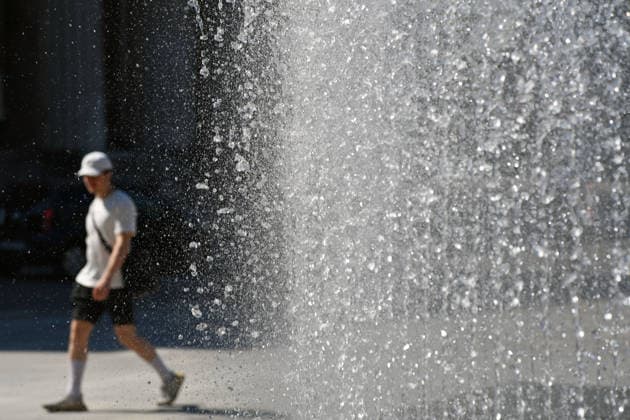 Wetterbild vom 26.06.2026 in Muenchen: Rekordhitze in Deutschland. Brunnen vor dem Lenbachhaus auf dem Koenigsplatz. *** Weather photo from June 26, 2026, in Munich: Record-breaking heat in Germany; fountain in front of the Lenbachhaus on Königsplatz