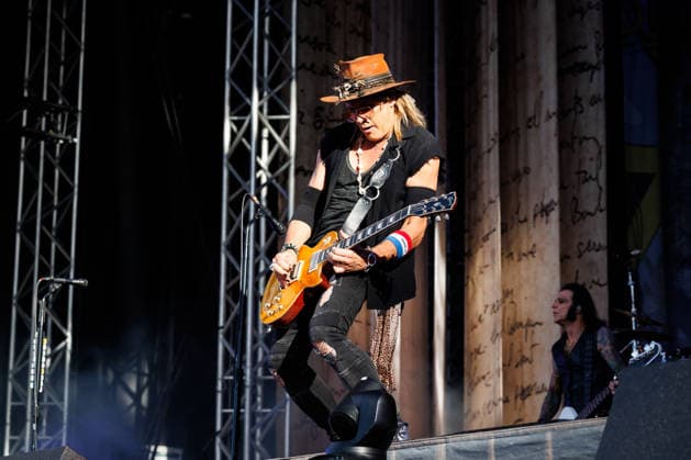 Alice Cooper live at Tons of Rock 2026 Oslo, Norway. 25th, June 2026. The American singer Alice Cooper performs a live concert during the Norwegian music festival Tons of Rock 2026 in Oslo. Here live band member and guitarist Ryan Roxie is seen live on stage. Norway, Oslo  Copyright: xGonzalesxPhoto KetilxMartinsenx