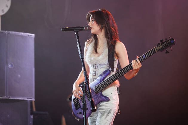 The Warning live at Tons of Rock 2026 Oslo, Norway. 25th, June 2026. The Mexican hard rock band The Warning performs a live concert during the Norwegian music festival Tons of Rock 2026 in Oslo. Here bass player and singer Alejandra Villarreal is seen live on stage. Norway, Oslo  Copyright: xGonzalesxPhoto KetilxMartinsenx