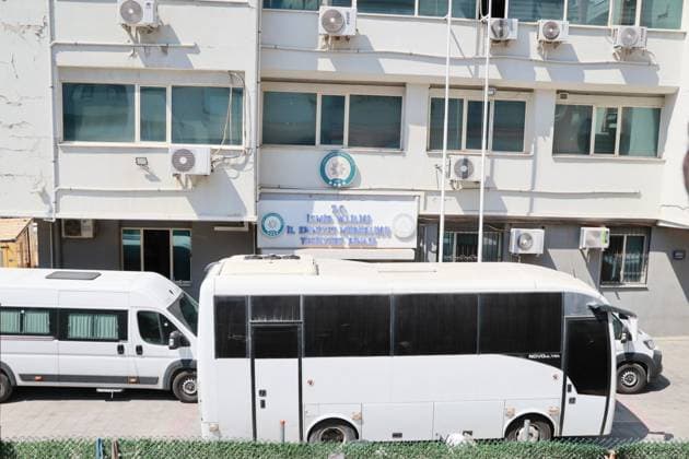 Raids Target Opposition-Run Municipalities in Izmir, Turkiye IZMIR, TURKIYE JUNE 26, 2026: The mayors and officials of Seferihisar and Balcova, two district municipalities in Izmir, were taken into custody early this morning raids and transported to YeÅüilyurt Police Station in the KarabaÄülar district, Turkiye, on June 26, 2026. Authorities said detention procedures for 25 suspects were ongoing, with interrogations scheduled to begin today. Ä°zmir Türkiye Copyright: x xTurgayxKÄ±lÄ±cx xJNAxPressx