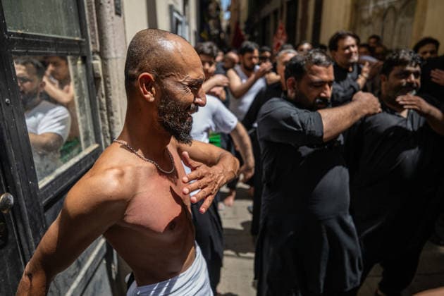 Commemoration of the Ashura holiday by the Shia community in Barcelona: Several people during the annual Ashura procession on June 26, 2026, in Barcelona, Catalonia, Spain. This solemn liturgical and mourning ceremony, organized by the Al Qaim Islamic Center, brings together hundreds of members of the Shia community in the streets of the Ciutat Vella district—on a route from Sant Pere Mitjà Street to the Arc de Triomf— to commemorate the martyrdom of Imam Husayn, grandson of the Prophet Muhammad, through penitential marches, sermons, and commemorative chants. JUNE 26, 2026 Lorena Sopê Barcelona, Catalonia Barcelona, Catalonia Spain  Copyright: xLorenaxSopÃªnax 7624705