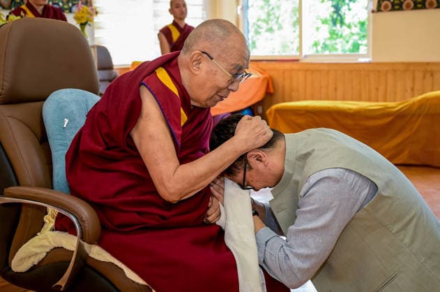 RECORD DATE NOT STATED Union Minister Kiren Rijiju meets the 14th Dalai Lama New Delhi, Jun 26 (ANI): The Tibetan leader, the 14th Dalai Lama, gives blessings to Union Minister Kiren Rijiju during the latter s courtesy visit, in New Delhi on Friday. (@KirenRijiju X ANI Photo) NEW DELHI Delhi India Copyright: xANIx ANI_20260626039