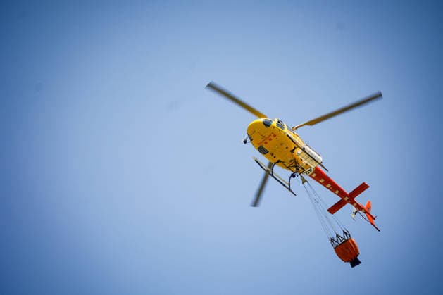Four municipalities on lockdown due to the wildfire between Tiana and Montgat, Barcelona. A helicopter during a wildfire, on June 26, 2026, in Tiana, Barcelona, Catalonia, Spain. The Generalitat’s Fire Department received the alert at 10:45 a.m. and is working with 16 ground crews and 6 aerial crews, covering an area of approximately 60 hectares, prioritizing water drops from aerial resources. The Generalitat has ordered the lockdown of Sant Fost de Campsentelles, Martorelles, Santa Maria Martorelles, and Tiana, Barcelona, the Colònia Bosc residential development, and the Alberg la Conreria. JUNE 26, 2026 FOREST FIRE Kike Rincó Tiana, Barcelona, Catalonia Tiana, Barcelona, Catalonia, Spain  Copyright: xKikexRinconx 7624733