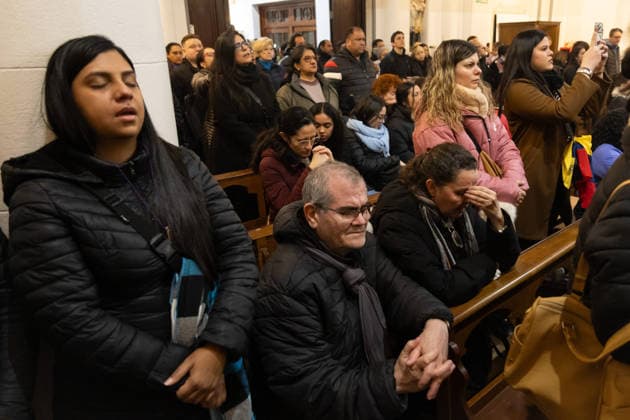 June 26, 2026, Buenos Aires, Buenos Aires, Argentina: Members of the Venezuelan community in Argentina attend a Mass to pray for the victims of the earthquake. Buenos Aires Argentina  - ZUMAp265 20260626_zip_p265_005 Copyright: xDelfinaxCorberaxPix