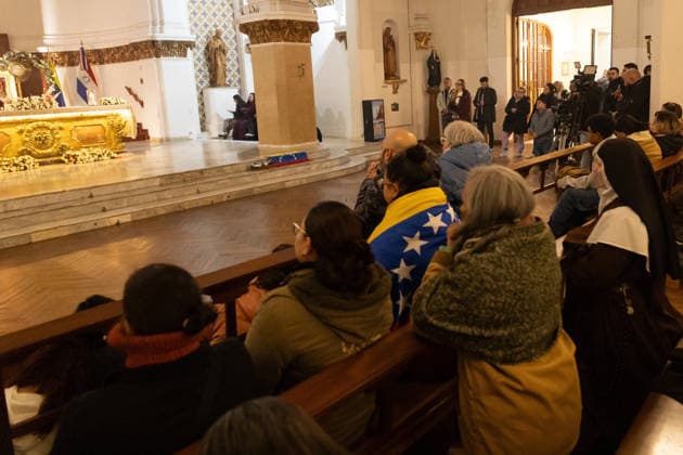 June 26, 2026, Buenos Aires, Buenos Aires, Argentina: Members of the Venezuelan community in Argentina attend a Mass to pray for the victims of the earthquake. Buenos Aires Argentina - ZUMAp265 20260626_zip_p265_006 Copyright: xDelfinaxCorberaxPix