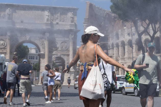 IPA86089417 - Tourists cool off with the Civil Protection Agency s mobile misting systems in front of the Colosseum amid the scorching heat  Copyright: xMatteoxNardonex xx 86089417