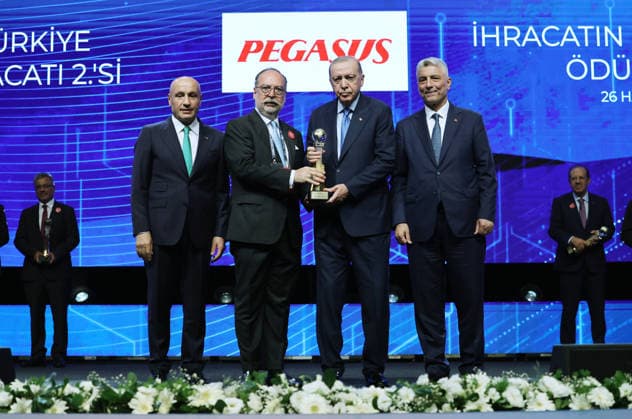 Turkish President Recep Tayyip Erdogan ISTANBUL, TURKIYE - JUNE 26: (----EDITORIAL USE ONLY - MANDATORY CREDIT - TURKISH PRESIDENCY MURAT CETINMUHURDAR HANDOUT - NO MARKETING NO ADVERTISING CAMPAIGNS - DISTRIBUTED AS A SERVICE TO CLIENTS----) Turkish President Recep Tayyip Erdogan presents awards to 10 export champion companies following his speech during the Turkish Exporters Assembly (TIM) 33rd General Assembly and Export Champions Awards Ceremony at the Halic Congress Center, on June 26, 2026, in Istanbul, Turkiye. TUR Presidency Murat Cetinmuhurdar Anadolu Istanbul Turkey. Editorial use only. Please get in touch for any other usage.  Copyright: x2026xAnadoluxTURxPresidency MuratxCetinmuhurdarx