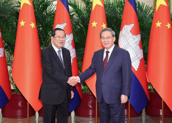 (260626) -- BEIJING, June 26, 2026 -- Chinese Premier Li Qiang meets with Cambodian People s Party (CPP) President and Senate President Samdech Techo Hun Sen in Beijing, capital of China, June 26, 2026. ) CHINA-BEIJING-LI QIANG-CAMBODIA-HUN SEN-MEETING (CN) HuangxJingwen 