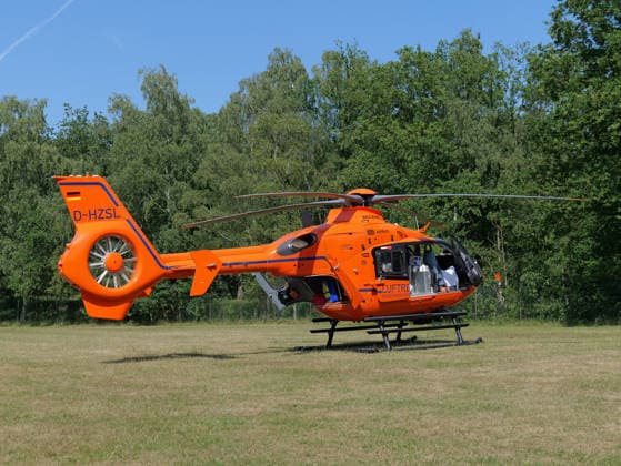 Badeunfall am Parksee Lohne MIt einem Großaufgebot an Booten und Tauchern suchte die Feuerwehr heute Nachmittag am Parksee Lohne nach einem untergegangenen Kind. *** Swimming Accident at Parksee Lohne: This afternoon, the fire department searched Parksee Lohne for a child who had gone under, deploying a large number of boats and divers. Copyright: xBerndxGüntherx