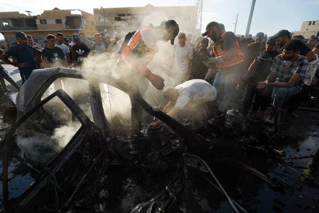 Israeli attacks continue on Gaza despite ceasefire GAZA CITY, GAZA, PALESTINE - JUNE 26: A view of a burned-out vehicle on Salah al-Din Street in central Gaza, Palestine following an Israeli strike on June 26, 2026. Three Palestinians were killed after Israeli forces targeted a civilian vehicle in an attack described as a violation of the ceasefire. The vehicle caught fire as a result of the strike, while medical, civil defense and firefighting teams were dispatched to the area. Adam Bilal Anadolu Gaza City Gaza. Editorial use only. Please get in touch for any other usage.  Copyright: x2026xAnadoluxAdamxBilalx