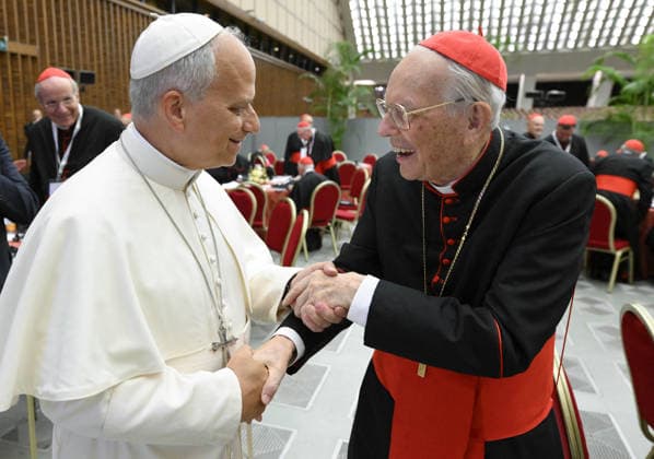 Pope Leo XIV Opens Extraordinary Consistory - Vatican Pope Leo XIV greets cardinal Giovanni Battista Re during the Extraordinary Consistory of Cardinals in the Paul VI Hall, Vatican, on June 26, 2026. Cardinals have gathered in the Vatican on June 26-27 to reflect on matters concerning the Church and the world today. Photo by (EV) Simone Risoluti Vatican Media ABACAPRESS.COM Rome Vatican (or Holy See)  Copyright: xABACAx