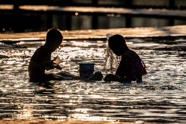 June 26, 2026, Milan, Mi, Italy: Extreme heat, very high temperatures in the city. Gae Aulenti area, BAM. June 26, 2026, Milan Milan Italy  - ZUMAa289 20260626_zia_a289_062 Copyright: xNicolaxMarfisix xAgfx