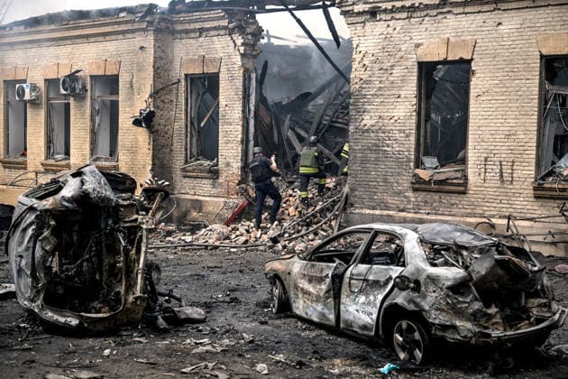 Rescuers from the State Emergency Service climb the rubble near overturned calcinated cars during a response effort to a Russian attack, Zaporizhzhia, Ukraine, June 26, 2026. In the afternoon, Russian forces launched two ballistic missiles at the city centre. The attack partially destroyed a one-storey office building, damaged warehouses, shattered windows and damaged the facades and roofs of nearby residential buildings, and set four cars on fire. At least 15 people were injured, including a nine-year-old child. (Photo by Dmytro Smolienko Ukrinform) Russian occupiers attack Zaporizhzhia with ballistic missiles  Copyright: xDmytroxSmolienkox
