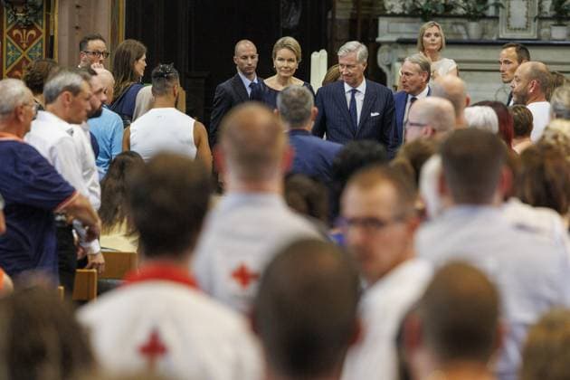 Queen Mathilde of Belgium, King Philippe - Filip of Belgium and Buggenhout mayor Geert Hermans pictured during a commemorative ceremony in honour of the victims of last May accident between a train and a minivan, at the railway crossing Vierhuizen, in Buggenhout, Tuesday 26 May 2026. On May 26th, four people died in the traffic accident: two pupils, the driver and a supervisor.  NICOLASxMAETERLINCK 179432262