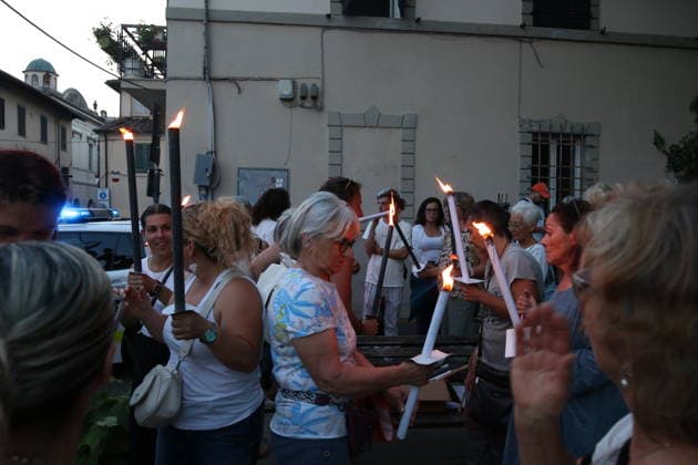 RECORD DATE NOT STATED IPA86100833 - Start of the torchlight procession to commemorate the victims of the double homicide in Camaiore. Leading the procession is Camaiore Mayor Marcello Pierucci  Copyright: xx xx 86100833.jpeg