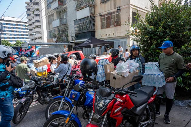 Food and drink delivery riders in the streets of Caracas, Venezuela, after two powerful earthquakes struck the region on June 26, 2026 Caracas Altamira Miranda Venezuela Copyright: xJimmyxVillaltax xVWPicsx JVI-EarthquakeVenezuela-51
