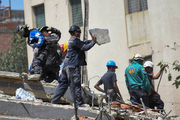 Aftermath Of Earthquakes In Caracas Emergency services work at the site of a collapsed building following earthquakes in Caracas, Venezuela, on June 26, 2026. Caracas Venezuela  Copyright: xJonathanxLanzax originalFilename: lanza-notitle260626_np9k2.jpg