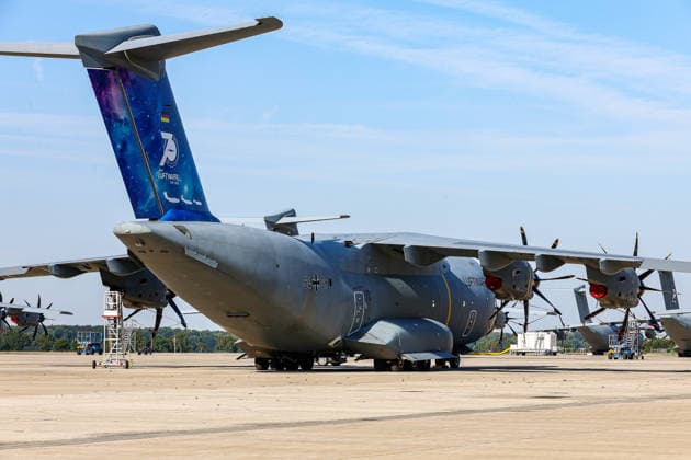 Bundeswehr fliegt mit drei A400M 76 THW-Helfer, 10 Ärzte mit 4 A400M, 29 Tonnen Hilfsgüter ins Erdbebengebiet in Venezuela Auf Vorfeld des Fliegerhorstes Wunstorf stehen A400M. Wunstorf Fliegerhorst Wunstorf, LTG 62 Niedersachsen, Region Hannover Germany *** The Bundeswehr is flying 76 THW rescue workers on three A400Ms, 10 doctors on four A400Ms, 29 metric tons of relief supplies to the earthquake-stricken area in Venezuela. A400Ms are parked on the tarmac at Wunstorf Air Base. Wunstorf Air Base, LTG 62 Lower Saxony, Hanover Region, Germany