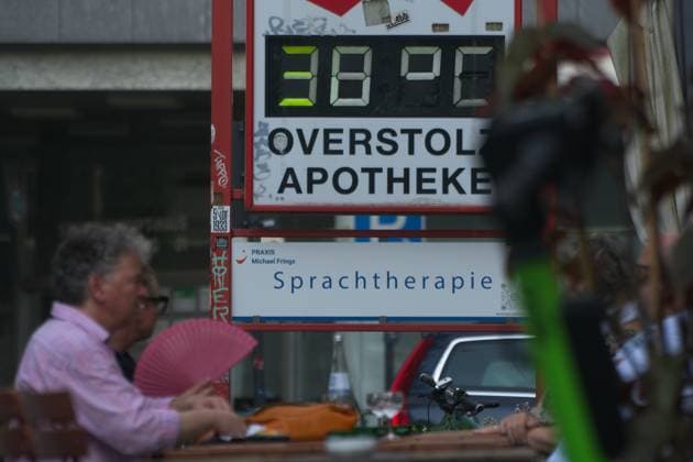 Heatwave In Cologne A temperature display is seen as a heatwave reaches Cologne, Germany, with temperatures reaching up to 38 degrees Celsius on June 26, 2026. cologne Germany  Copyright: xYingxTangx originalFilename: tang-heatinco260626_np4IC.jpg
