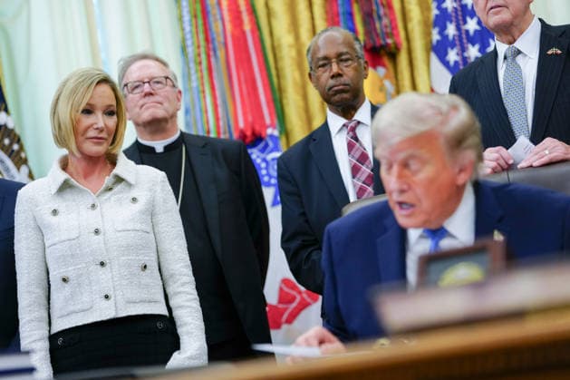 June 26, 2026, Washington, District Of Columbia, USA: Paula White-Cain, senior advisor to the White House Faith Office, left, Ben Carson, national advisor for nutrition, health, and housing at the Department of Agriculture (USDA), second left, and United States President Donald J Trump in the Oval Office of the White House in Washington, DC, USA, on Friday, June 26, 2026. Trump is speaking on the report released by the White House Religious Liberty Commission, which was established by executive order last year Washington USA - ZUMAs152 20260626_faa_s152_005 Copyright: xAaronxSchwartzx-xPoolxviaxCNPx