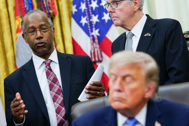 June 26, 2026, Washington, District Of Columbia, USA: Ben Carson, national advisor for nutrition, health, and housing at the United States Department of Agriculture (USDA), from left, Dan Patrick, lieutenant governor of Texas, and US President Donald J Trump in the Oval Office of the White House in Washington, DC, US, on Friday, June 26, 2026. President Donald Trump is speaking on the report released by the White House Religious Liberty Commission, which was established by executive order last year Washington USA - ZUMAs152 20260626_faa_s152_074 Copyright: xAaronxSchwartzx-xPoolxviaxCNPx