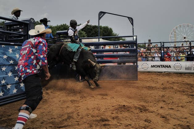 June 26, 2026, Washington, District Of Columbia, USA: Crowds watch a bull rider ride a bucking bull at a rodeo during the Great American State Fair on the National Mall in Washington, D.C. on June 26, 2026. Rodeo 250, produced by Cervi Rodeo Company, is one of numerous events during the 16-day fair, celebrating the 250th anniversary of the United States of America. Washington USA - ZUMAd227 20260626_znp_d227_045 Copyright: xBryanxDozierx