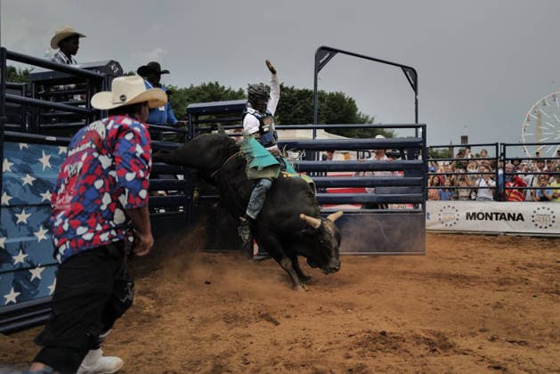 June 26, 2026, Washington, District Of Columbia, USA: Crowds watch a bull rider ride a bucking bull at a rodeo during the Great American State Fair on the National Mall in Washington, D.C. on June 26, 2026. Rodeo 250, produced by Cervi Rodeo Company, is one of numerous events during the 16-day fair, celebrating the 250th anniversary of the United States of America. Washington USA - ZUMAd227 20260626_znp_d227_046 Copyright: xBryanxDozierx