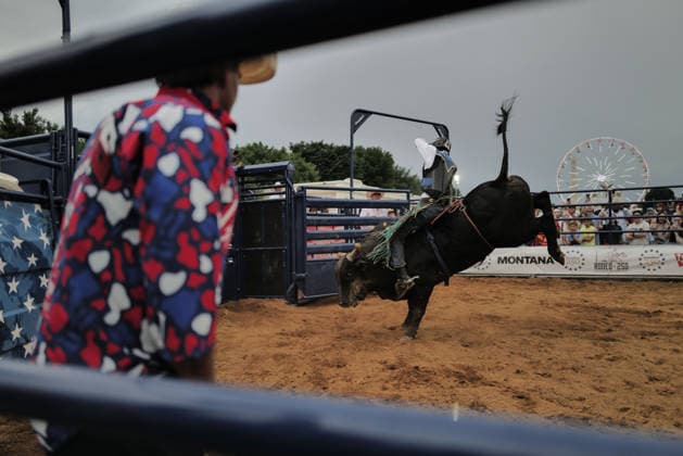 June 26, 2026, Washington, District Of Columbia, USA: Crowds watch a bull rider ride a bucking bull at a rodeo during the Great American State Fair on the National Mall in Washington, D.C. on June 26, 2026. Rodeo 250, produced by Cervi Rodeo Company, is one of numerous events during the 16-day fair, celebrating the 250th anniversary of the United States of America. Washington USA - ZUMAd227 20260626_znp_d227_047 Copyright: xBryanxDozierx